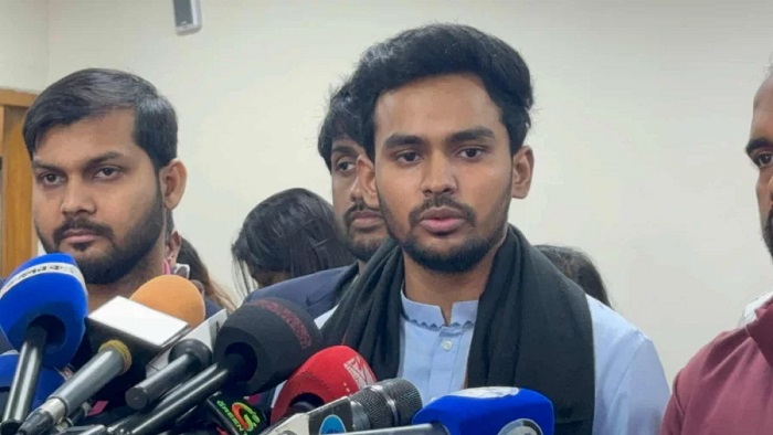 সরকারি কর্মকর্তা-গোয়েন্দারা একটা পার্টি অফিসের দিকে কিবলা ঠিক করে ফেলেছেন: আসিফ